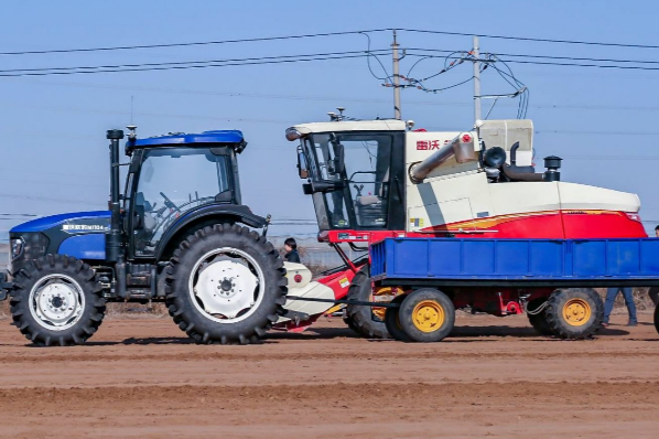 三防平板電腦賦能農(nóng)機(jī)車載無人駕駛，解鎖智慧農(nóng)業(yè)新圖景