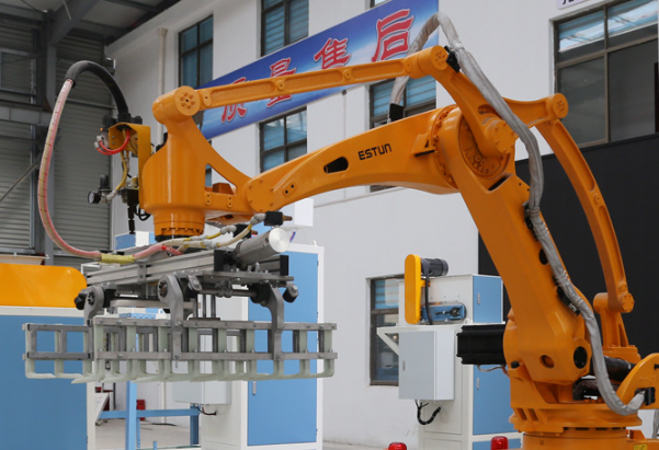 東田三防工業(yè)平板電腦助力機器人行業(yè),破解碼垛場景應用難題