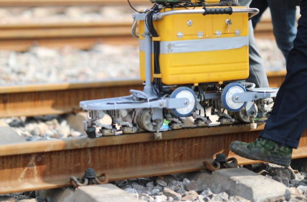 工業手持平板:為軌道交通巡檢打造可靠移動解決方案